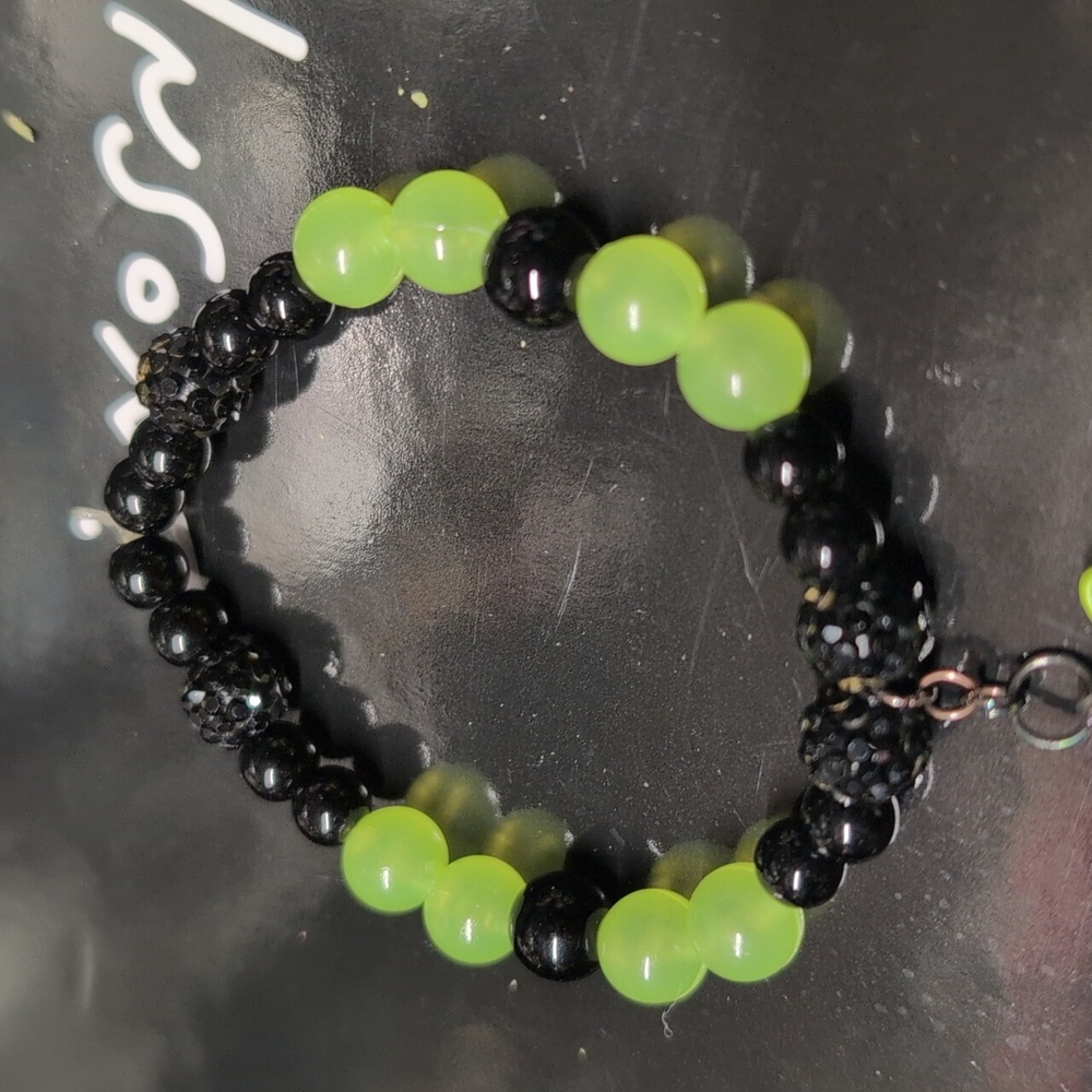 Green and Black Beaded Glow Bracelet with Cat Charm - Picture 3 of 3